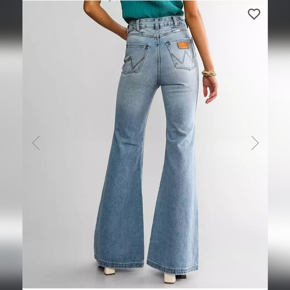 Billabong/Wrangler Super Flare patch jeans size 26, new with tags! - Picture 3 of 16